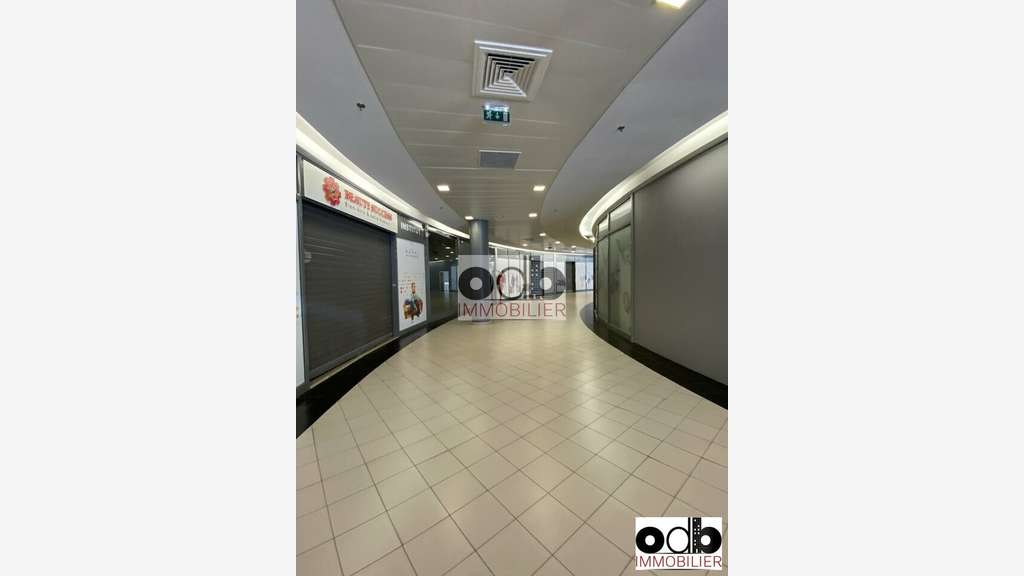 A louer local pro et commercial de 308m² à Antibes
