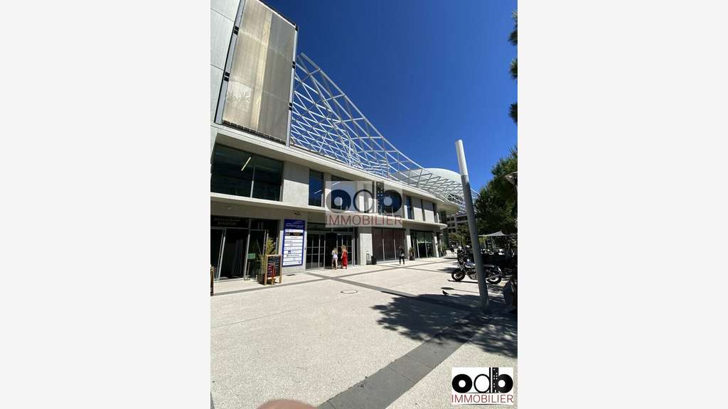 A louer local pro et commercial de 308m² à Antibes