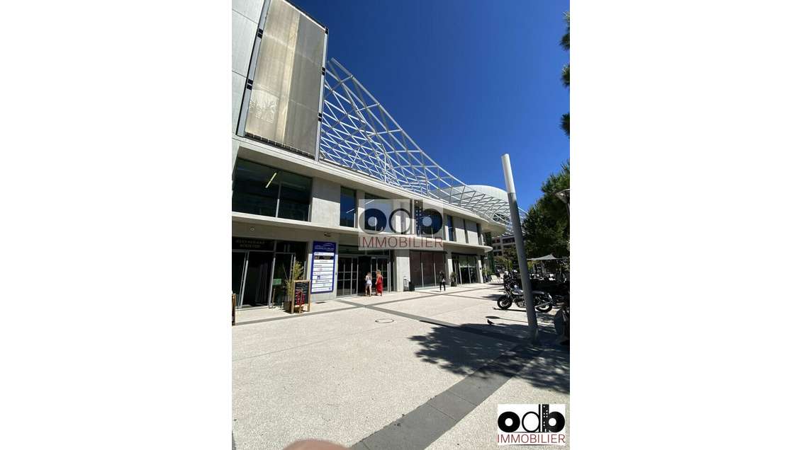 A louer local pro et commercial de 308m² à Antibes