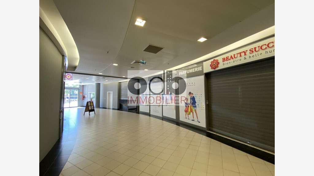 A louer local pro et commercial de 308m² à Antibes