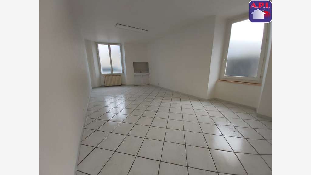 A louer local 112m² rénové à Lavelanet centre