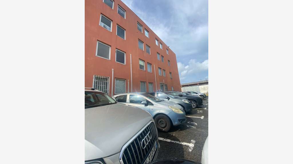 A louer bureaux 84m² au Lamentin ZI La Lézarde