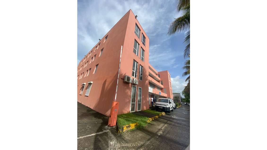 A louer bureaux 84m² au Lamentin ZI La Lézarde