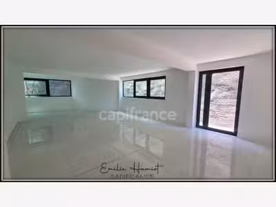 A louer local professionnel 50m² Fort de France 