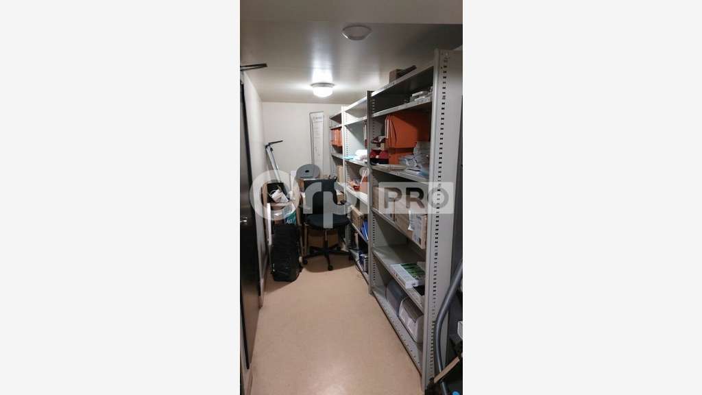 Local professionnel 284m² à louer à Manosque