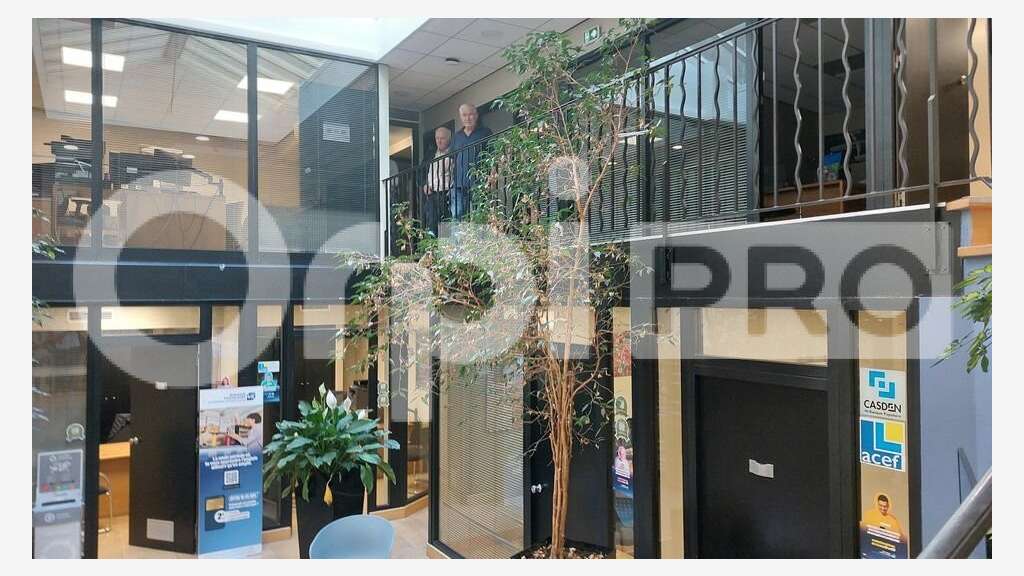 Local professionnel 284m² à louer à Manosque
