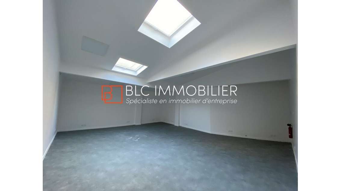 Local pro 130m² RDC à louer à Ste Marguerite 13009