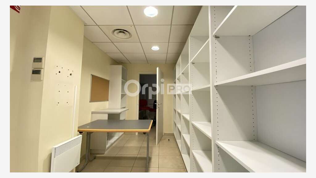 Bureau 125m² à louer à Muntzenheim