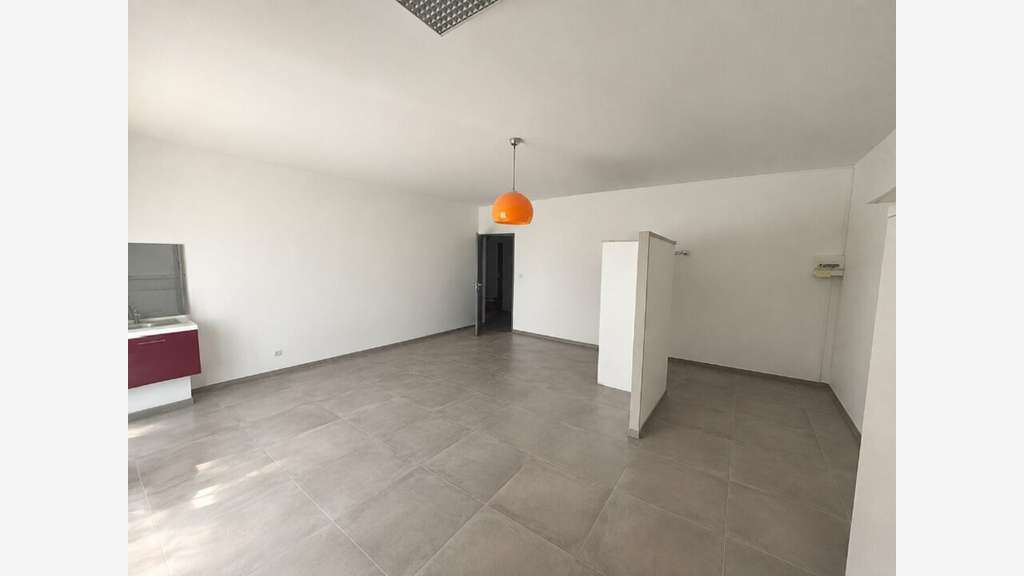 Local neuf 35m² à Saint-Rémy Zone de la Massane