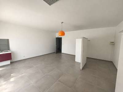 Local neuf 35m² à Saint-Rémy Zone de la Massane