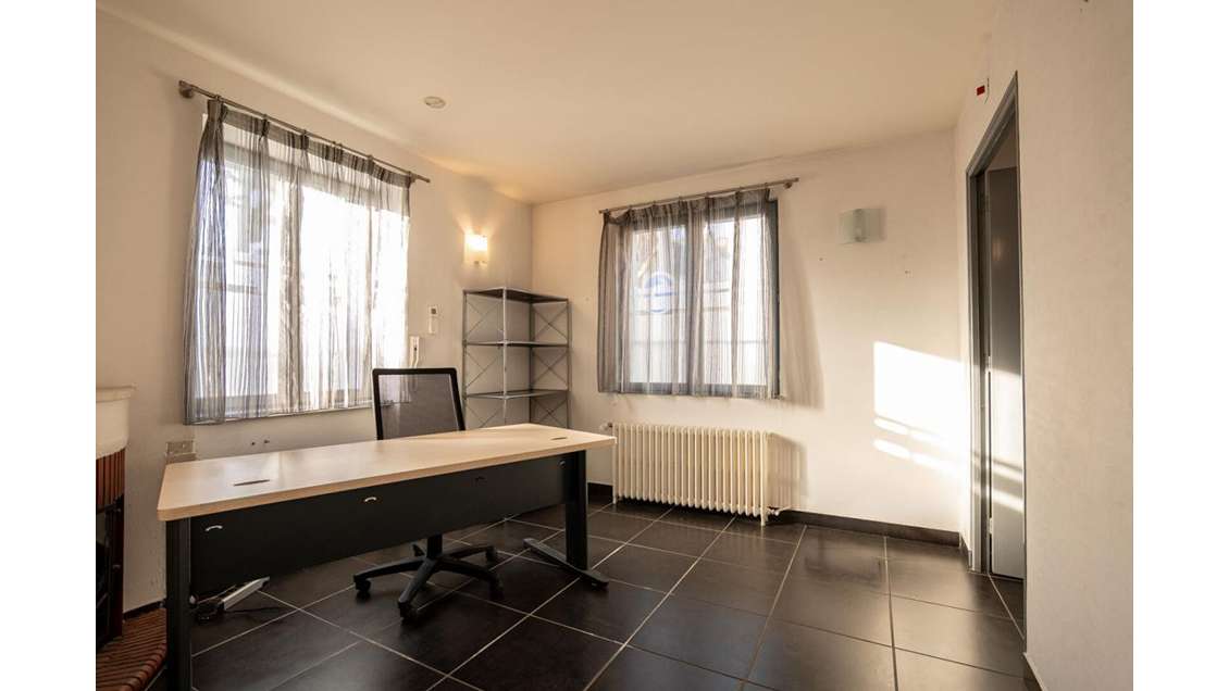 Location beau local pro 66m² hyper centre Orléans