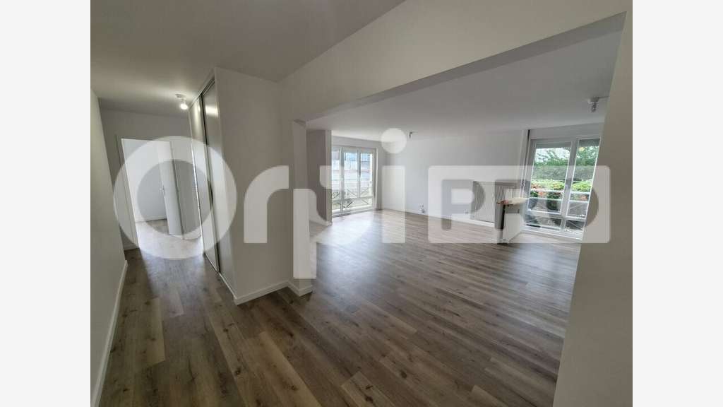 Local professionnel 91m² à louer à Reims