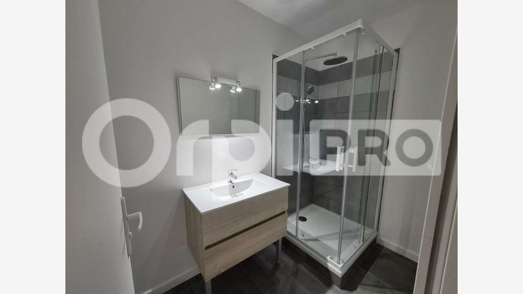 Local professionnel 91m² à louer à Reims
