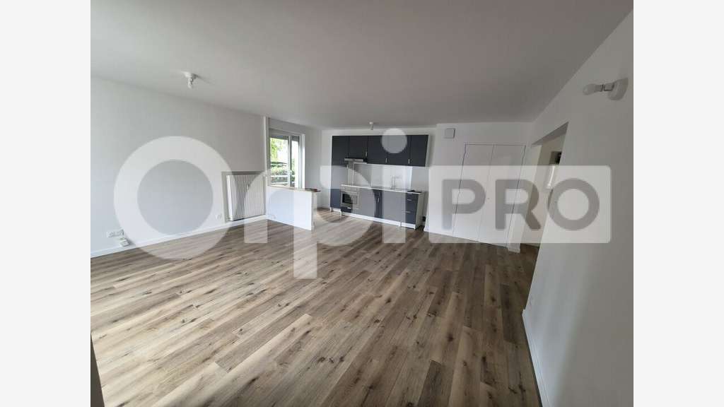 Local professionnel 91m² à louer à Reims