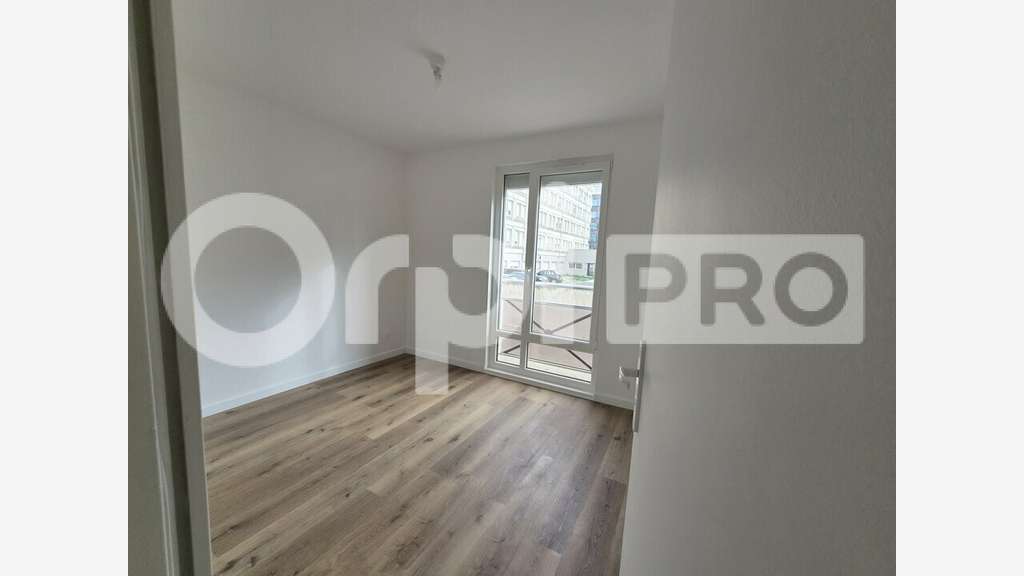 Local professionnel 91m² à louer à Reims