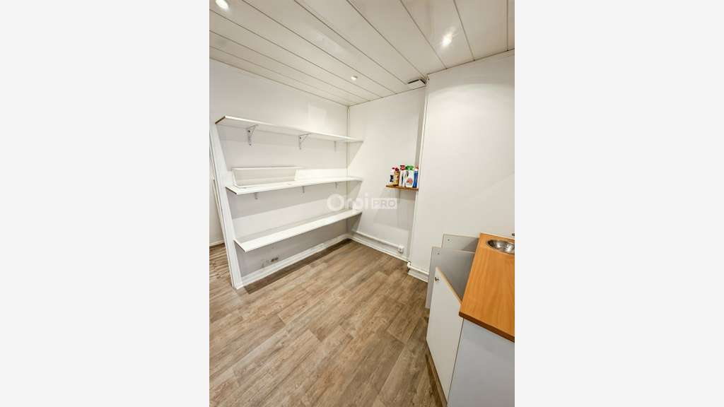 Local professionnel 80m² à louer Marseille 6e