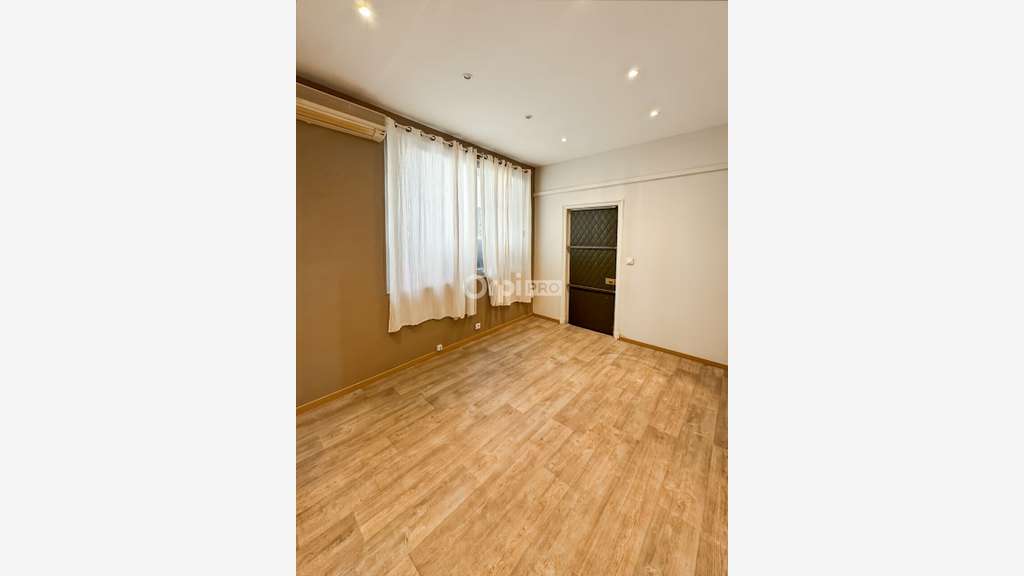 Local professionnel 80m² à louer Marseille 6e
