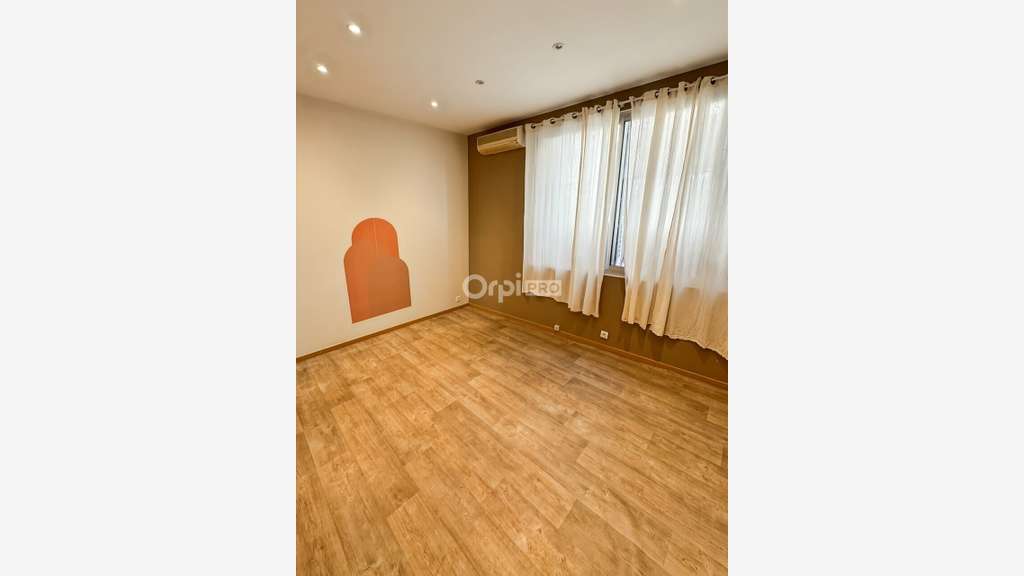 Local professionnel 80m² à louer Marseille 6e