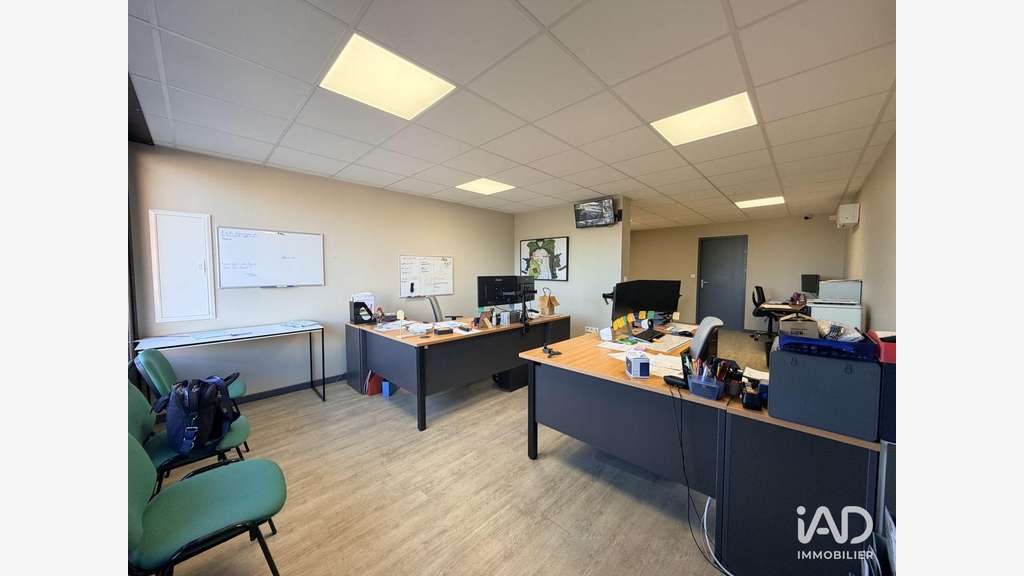 A louer local professionnel 43m² R+1 à St-Restitut