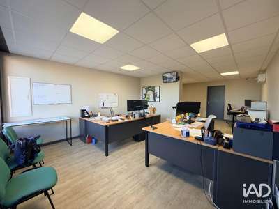 A louer local professionnel 43m² R+1 à St-Restitut