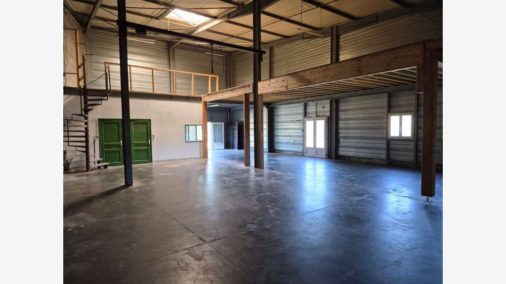 Local 330m² à louer proche d'issoire