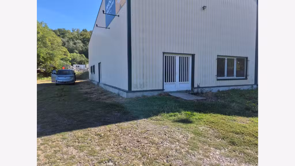 Local 330m² à louer proche d'issoire