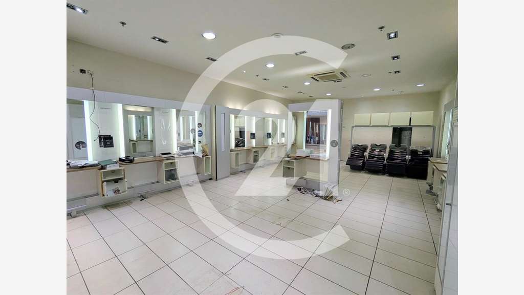 A louer local coiffure galerie Auchan Valence Sud