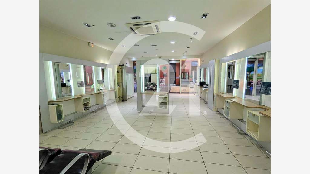A louer local coiffure galerie Auchan Valence Sud