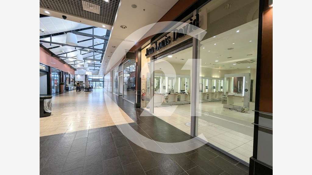 A louer local coiffure galerie Auchan Valence Sud