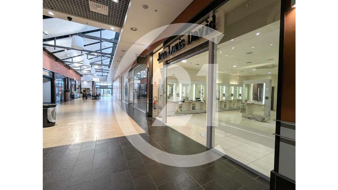 A louer local coiffure galerie Auchan Valence Sud