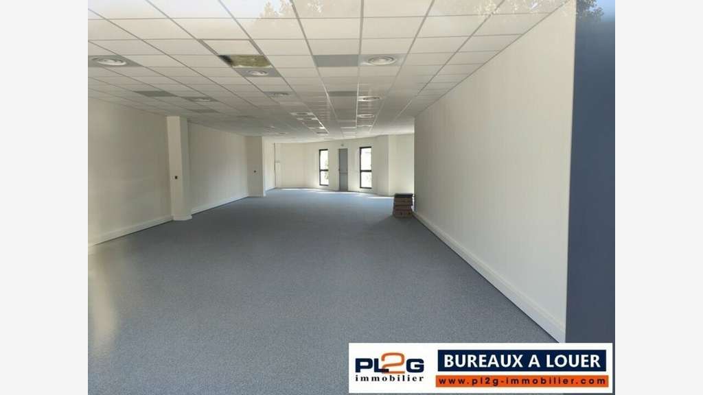 A louer bureau neuf 205m² à Salon-de-Provence