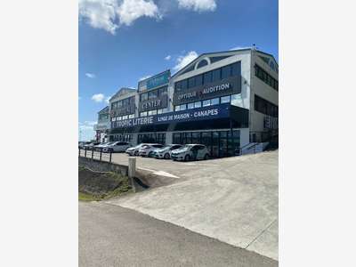 A louer local commercial neuf 275m² à Ducos Génipa
