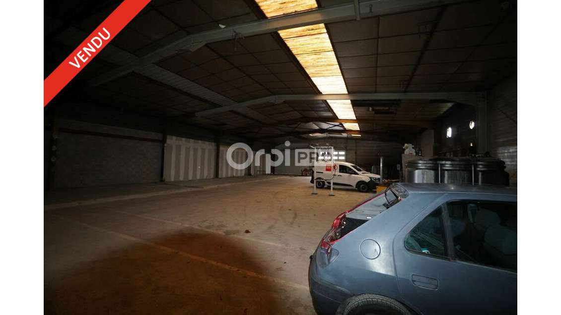 A louer local mixte 845m² secteur Genlis