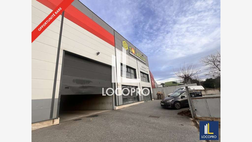 Show Room et bureaux 300m² à louer à Fréjus