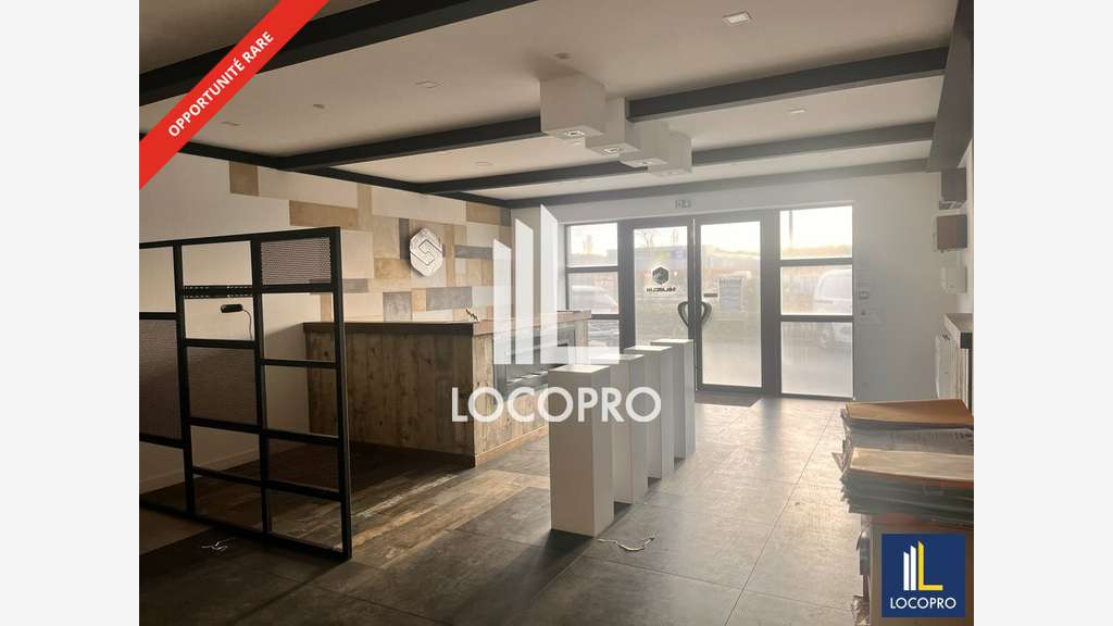 Show Room et bureaux 300m² à louer à Fréjus