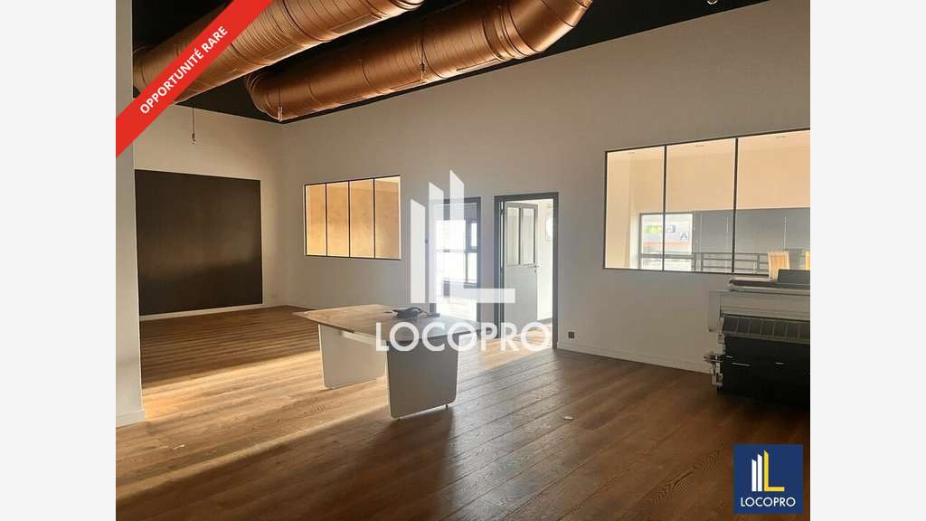 Show Room et bureaux 300m² à louer à Fréjus