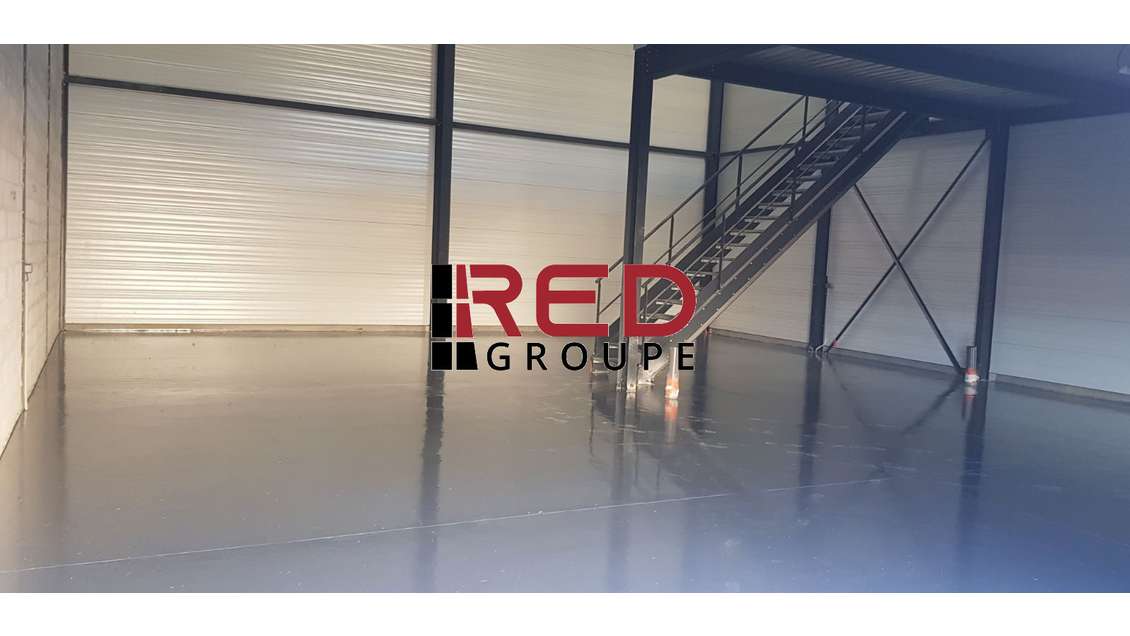 A louer entrepôt  231m² zone d'activités de Signes