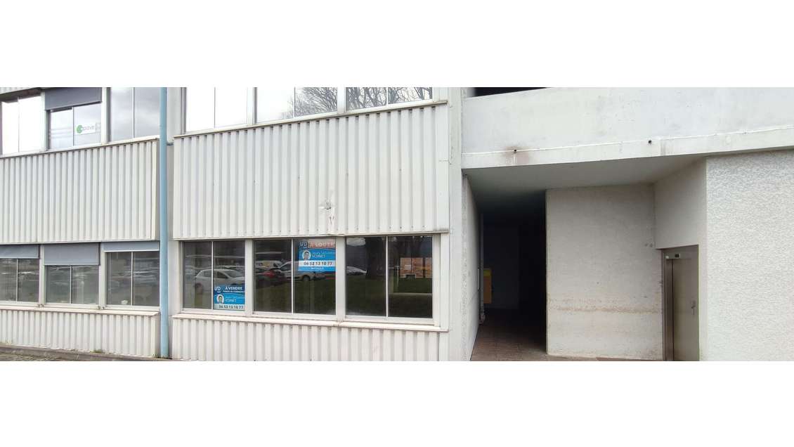 Location local brut 113m² à Besançon  en ZA