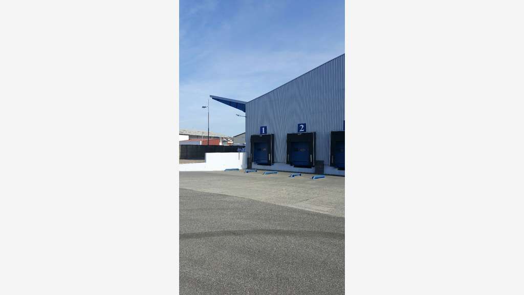 Loue entrepôt de 9000m² en zi de St Jean de Luz