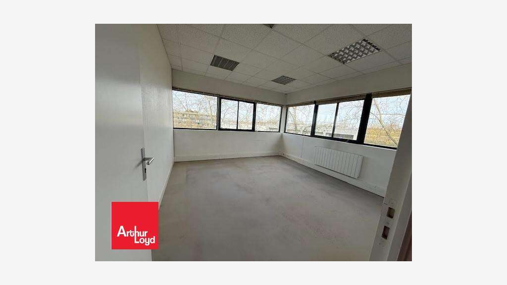 A louer bureau 229m² R+1 à Chartres Les Propylées