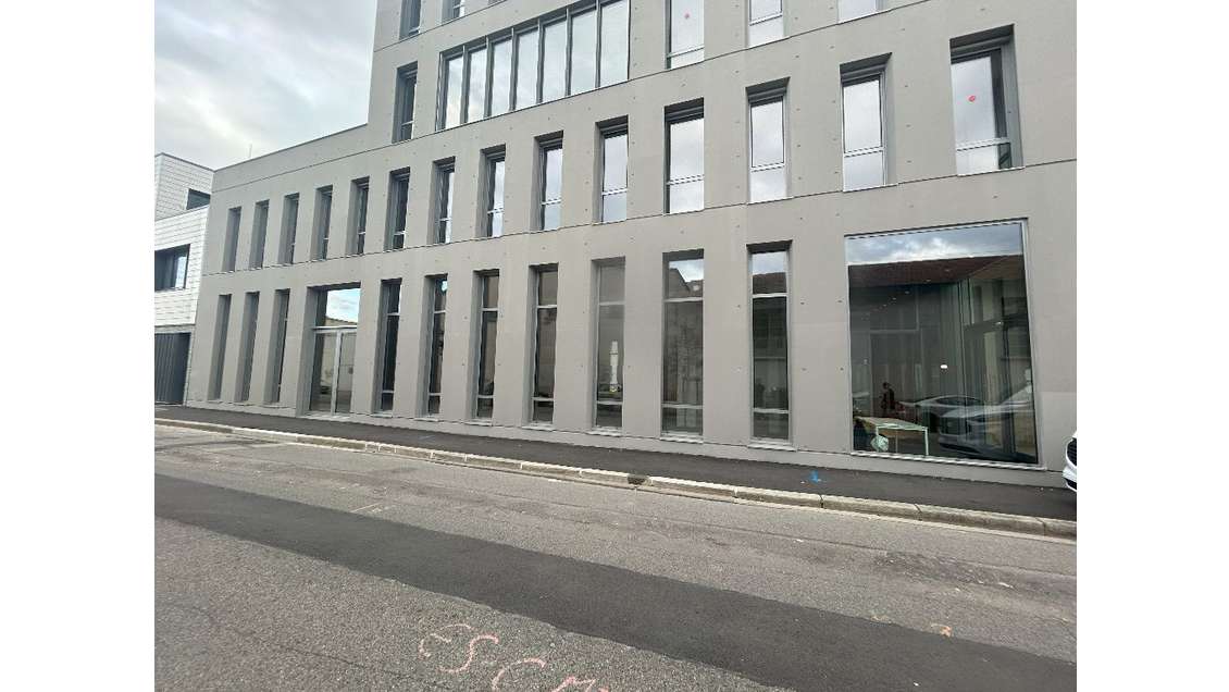 Loue local 363m² toutes activités proximité tram