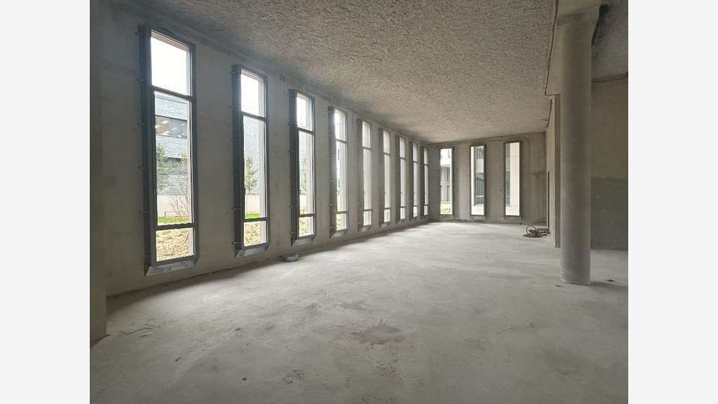 Loue local 363m² toutes activités proximité tram