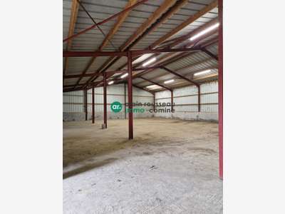 Entrepôt 2500m² à louer à Saint-Christophe-du-Bois