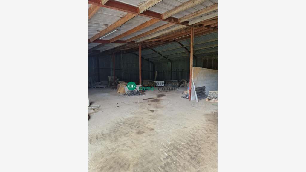 Entrepôt 2500m² à louer à Saint-Christophe-du-Bois