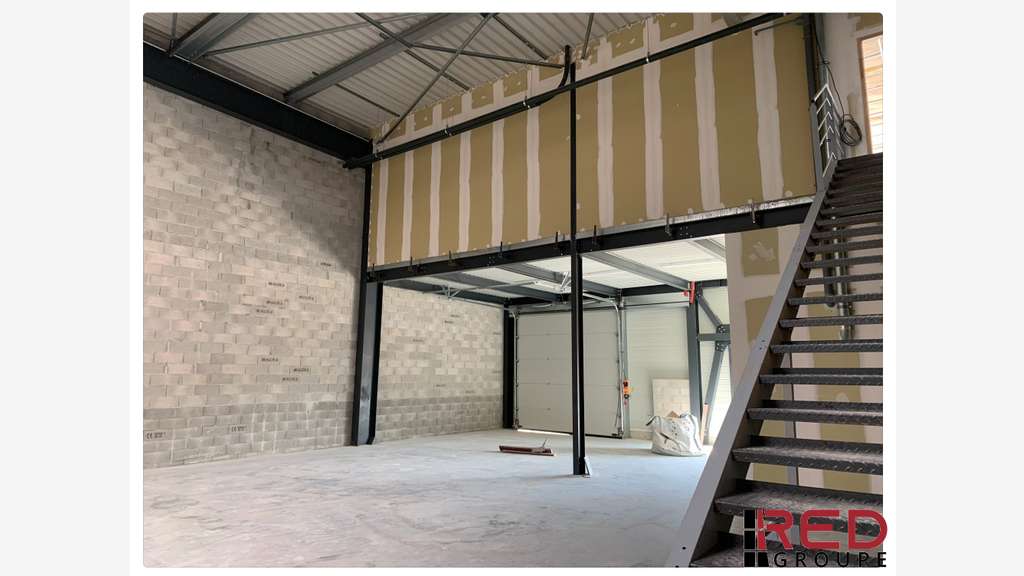 Local d'activité 360 à 550m² ZI Saint Maurice