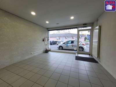 Location local commercial 73m² à Laroque d'Olmes