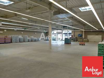 Local commercial 680m² à louer à Montmorillon