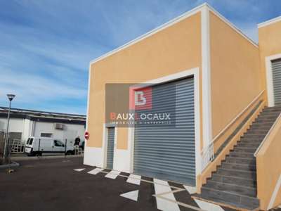 A louer local commercial 148m² avec parking Istres