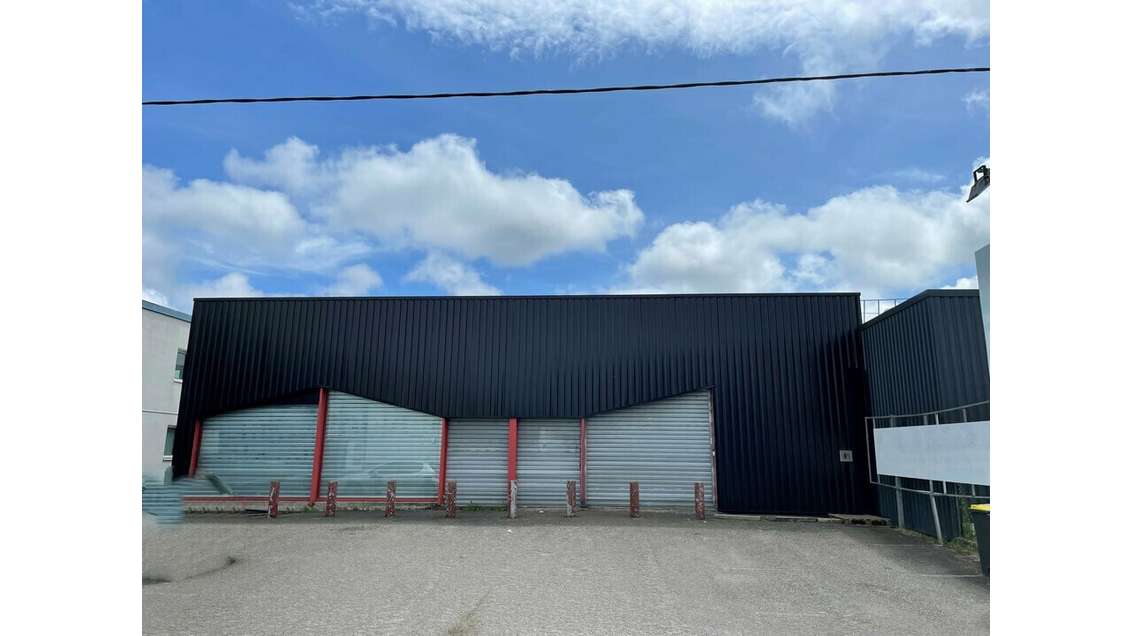 A louer local 500m² à Ploeren ZAC Vannes Ouest