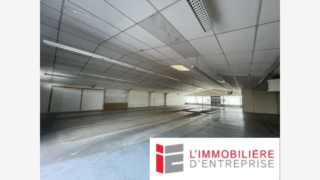 A louer local 500m² à Ploeren ZAC Vannes Ouest